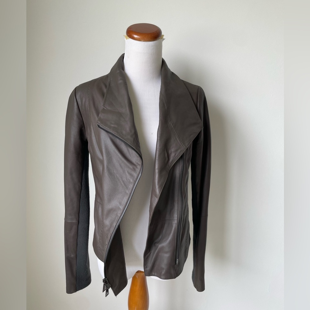 Vince Brown Leather Moto Jacket Asymmetrical Zip Knit Trim Women’s Sz S Biker - Picture 2 of 8